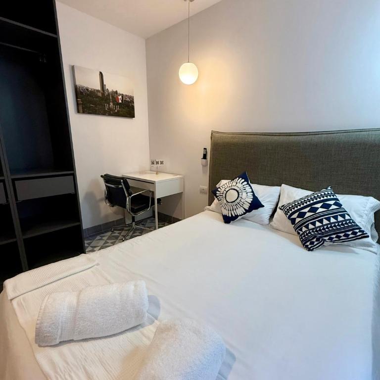 Suites Heriberto Frías - Double Room with Private Bathroom - 7