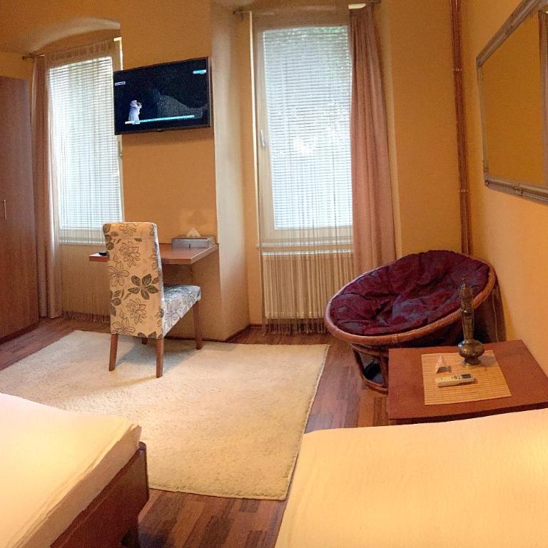 Shangri La Mansion - Twin Room - 7