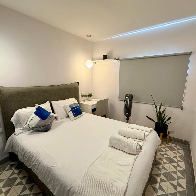 Suites Heriberto Frías - Double Room with Private Bathroom - 2