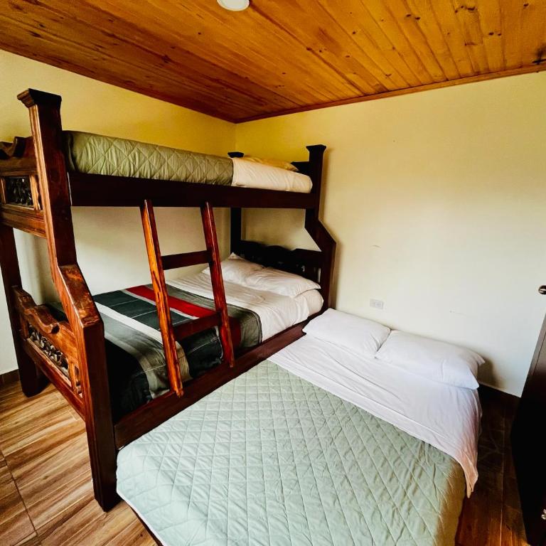 Hostal Agroturistico Guadalupe - Basic Triple Room with Shared Bathroom - 4