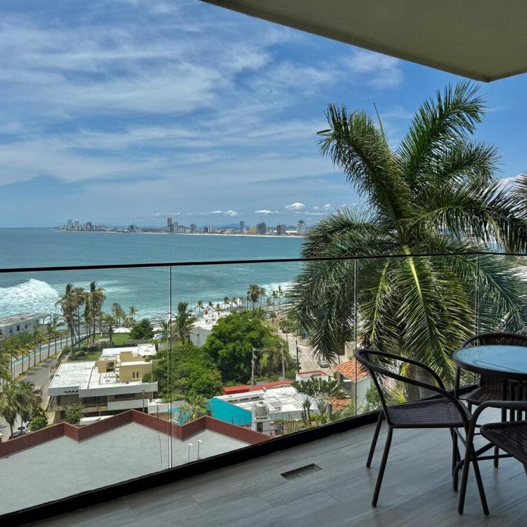 Getaway with Incredible Sea View - Three-Bedroom Apartment - 4
