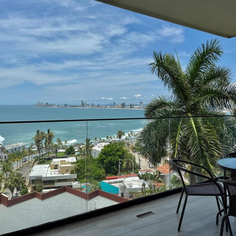 Getaway with Incredible Sea View - Three-Bedroom Apartment - 9