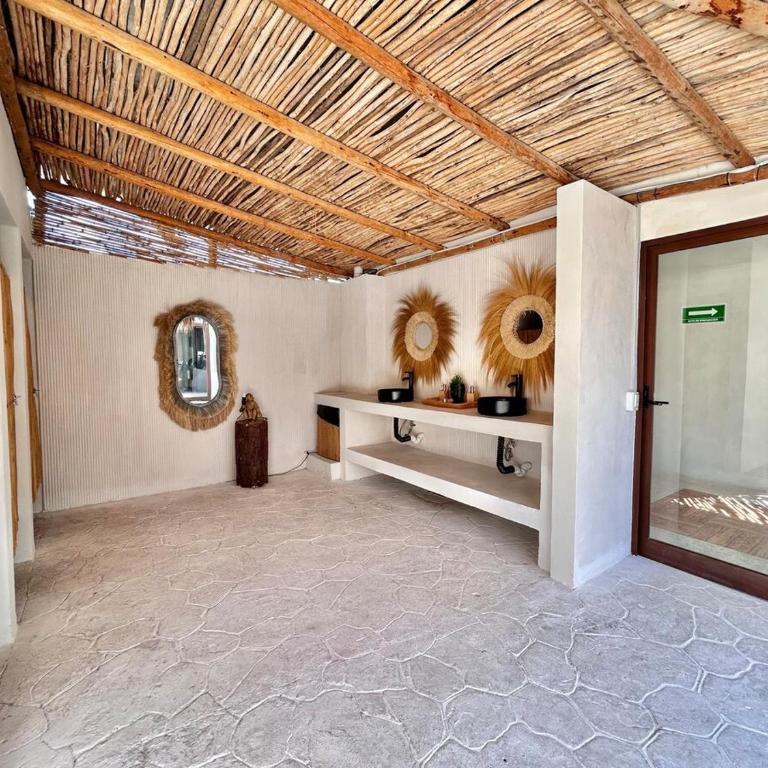 Getaway with Incredible Sea View - Three-Bedroom Apartment - 10