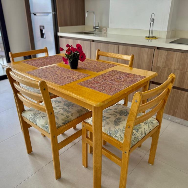 Getaway with Incredible Sea View - Three-Bedroom Apartment - 13