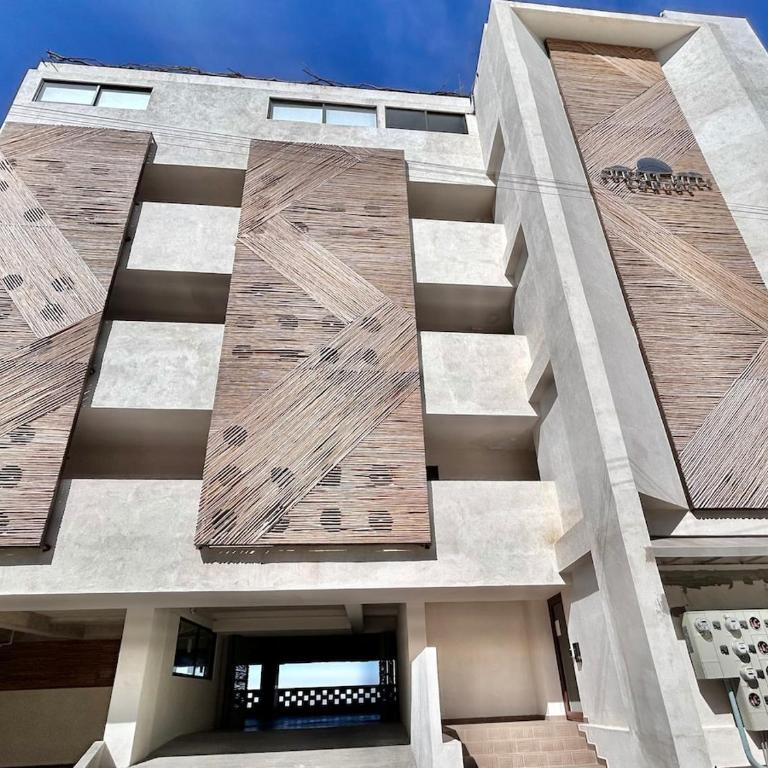 Getaway with Incredible Sea View - Three-Bedroom Apartment - 17