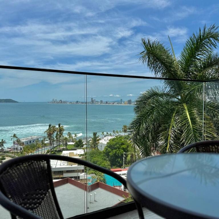 Getaway with Incredible Sea View - Three-Bedroom Apartment - 19