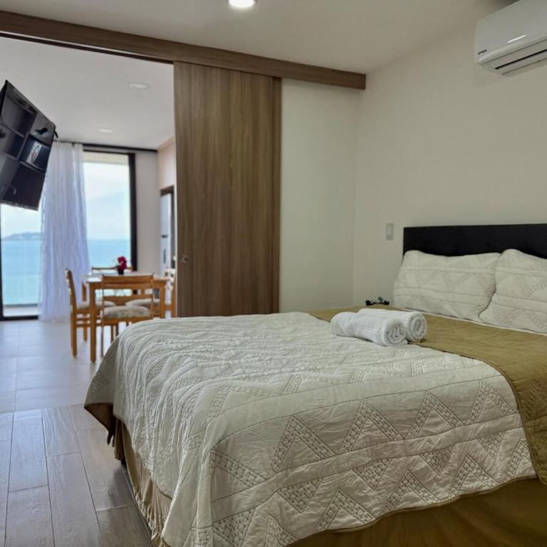 Getaway with Incredible Sea View - Three-Bedroom Apartment - 32