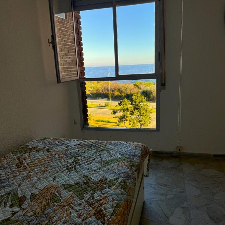 Apartamento en edificio EUROMAR Punta del Este Parada 15 - Two-Bedroom Apartment with Balcony and Sea View - 10