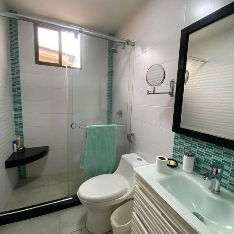 Casa en samborondon - Casa de 4 dormitorios - 2