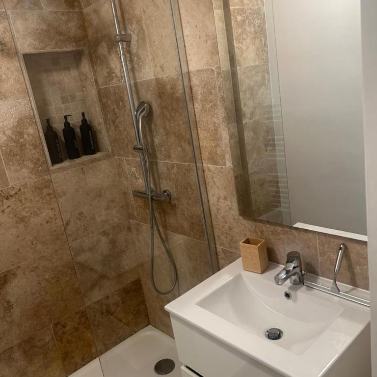 Appartement Cozy sur Rouen - Apartment mit 2 Schlafzimmern und Balkon - 9