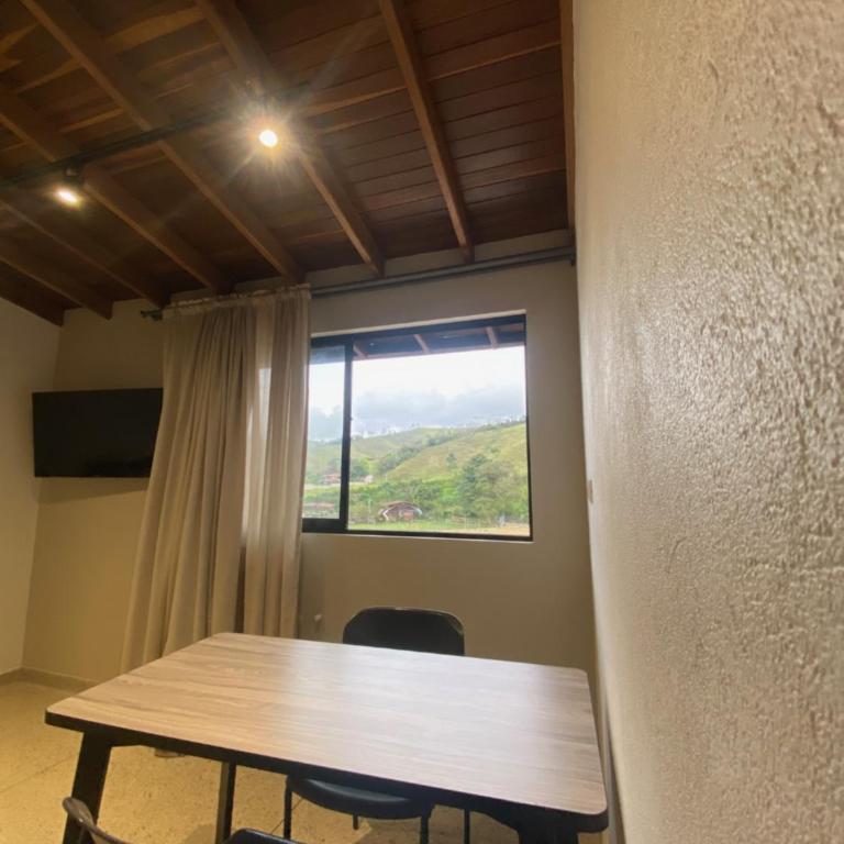 Hotel La Vega - Habitación Doble con vistas a la montaña - 2