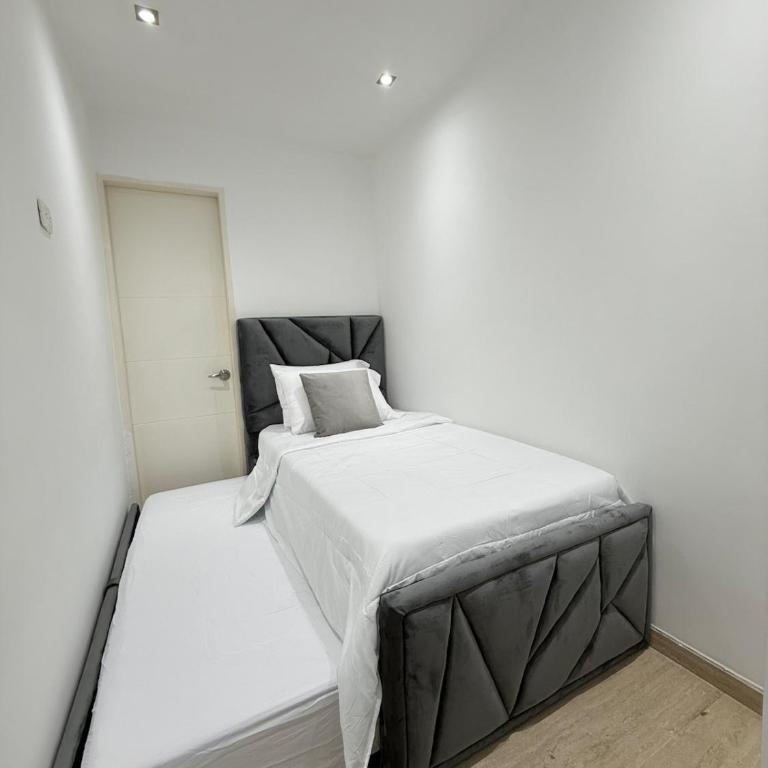 Elegant & Luxurious Apartment in Central Chacao - Three-Bedroom Apartment - 10
