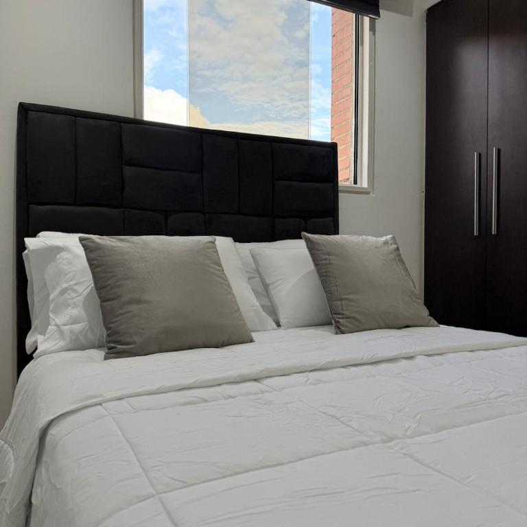 Elegant & Luxurious Apartment in Central Chacao - Three-Bedroom Apartment - 11