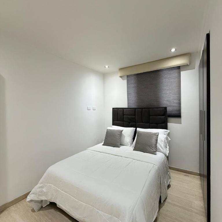 Elegant & Luxurious Apartment in Central Chacao - Three-Bedroom Apartment - 22