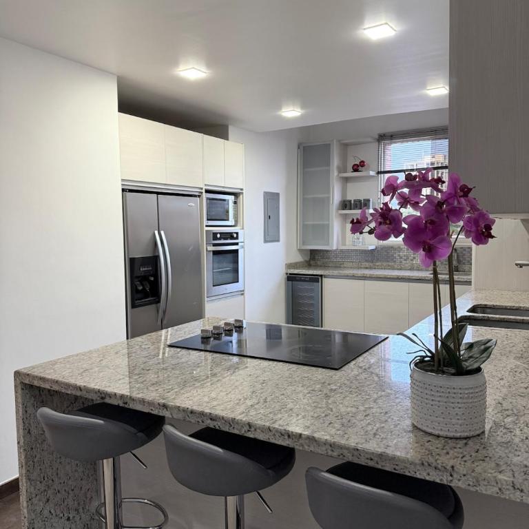 Elegant & Luxurious Apartment in Central Chacao - Three-Bedroom Apartment - 37