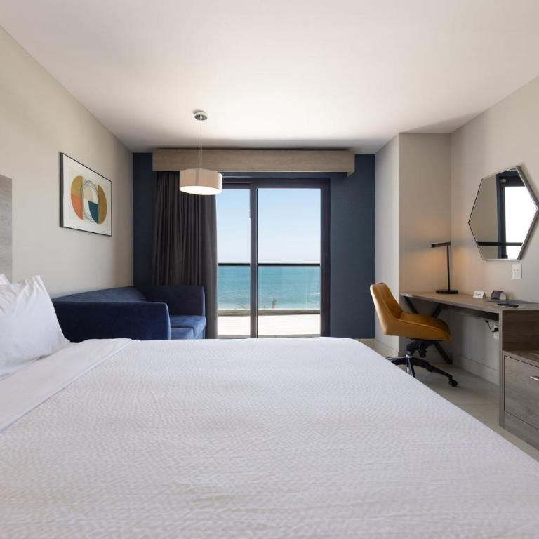 Holiday Inn Express & Suites Mazatlan by IHG - Standard King Room with Ocean View and Balcony - 1