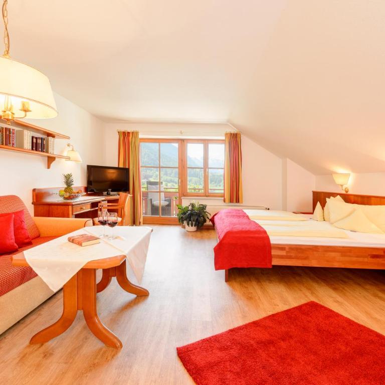 Familien- und Wellnesshotel "Viktoria" - Junior Suite (26) - 2