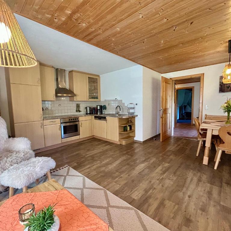Haus Susanne - Two-Bedroom Apartment with Mountain View - 7