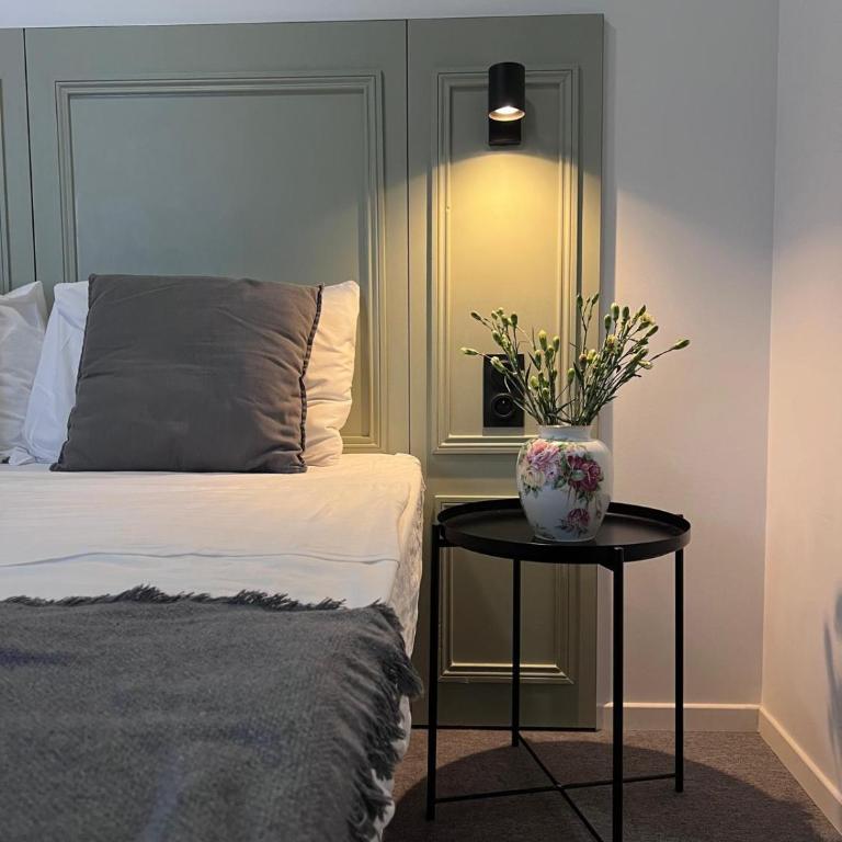 VILLA VLAS - Chambre d'Hôte - Limoges - Chambre Double avec Lit d'Appoint - 1