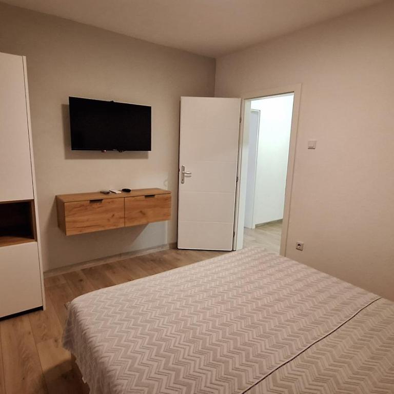 Sunset Apartment - Two-Bedroom Apartment - 19