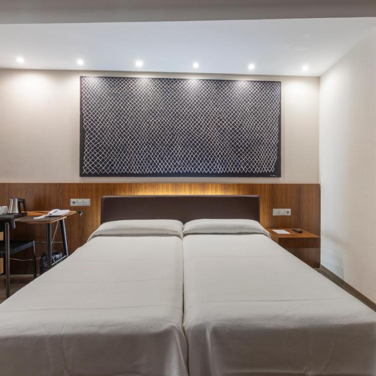 BIBO Hotel Recogidas - Deluxe Double Room (2 Adults + 1 Child) - 4
