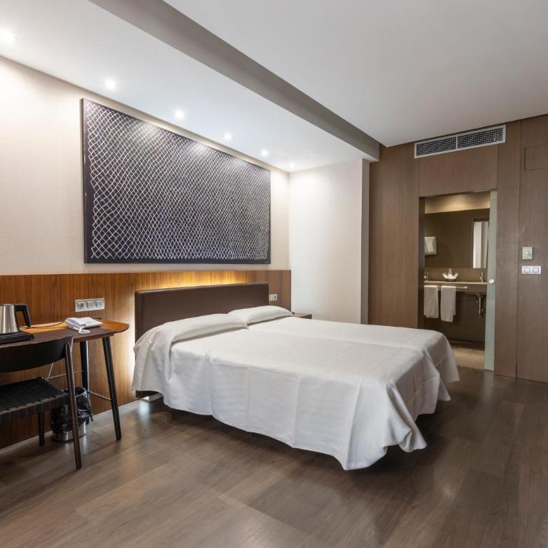 BIBO Hotel Recogidas - Deluxe Double Room (2 Adults + 1 Child) - 6