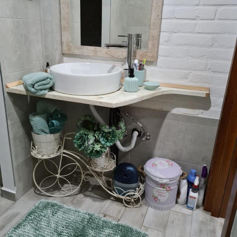 Cheerful three bedroms house with free parking - Three-Bedroom Villa - 3