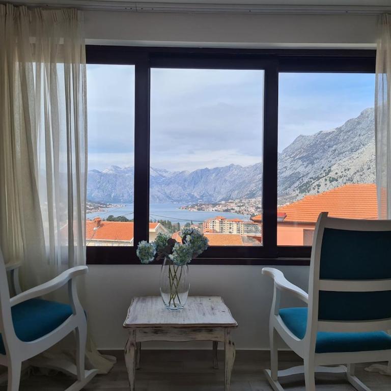 Cheerful three bedroms house with free parking - Three-Bedroom Villa - 8