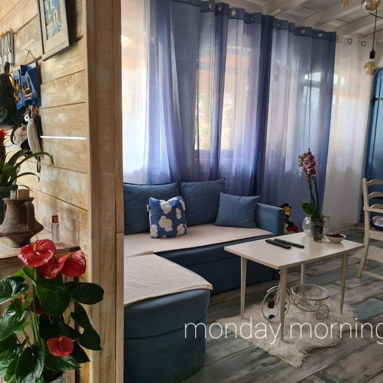 Cheerful three bedroms house with free parking - Three-Bedroom Villa - 15