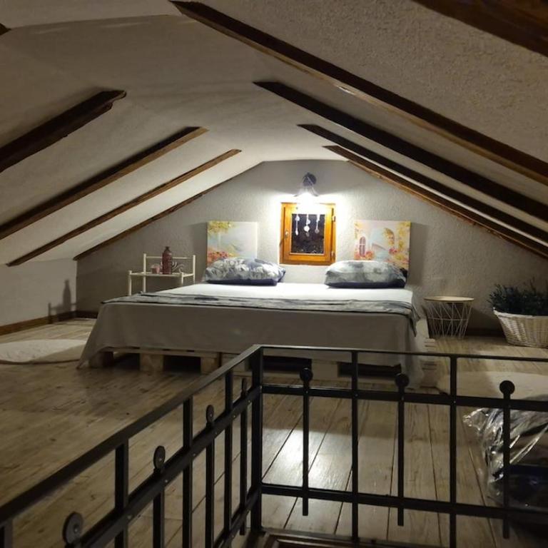 Cheerful three bedroms house with free parking - Three-Bedroom Villa - 26