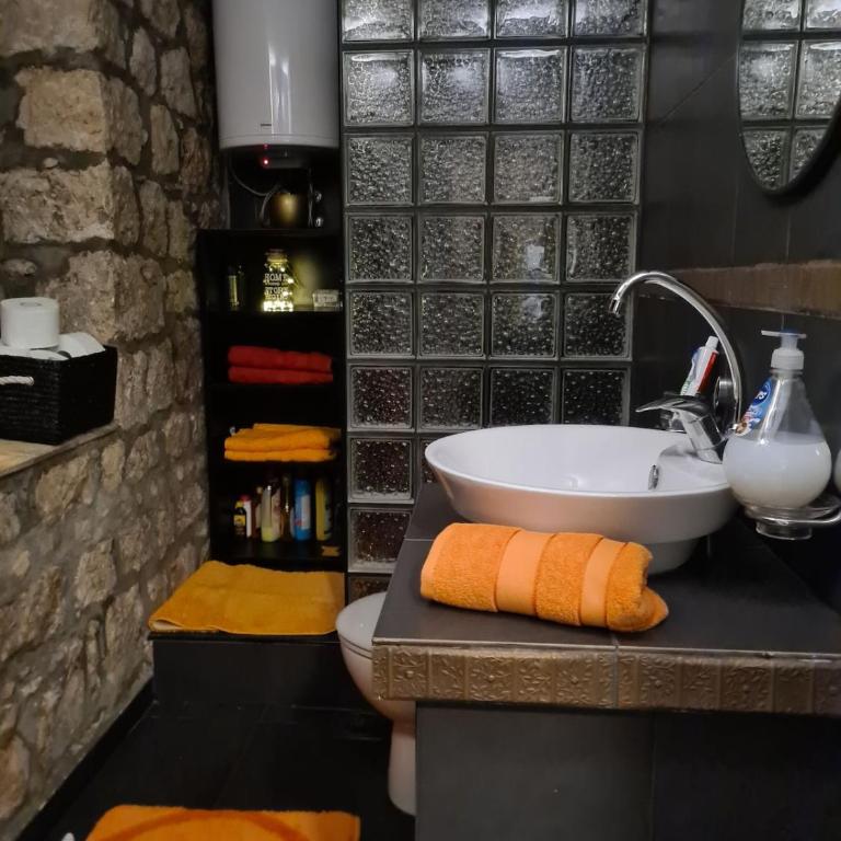 Cheerful three bedroms house with free parking - Three-Bedroom Villa - 38
