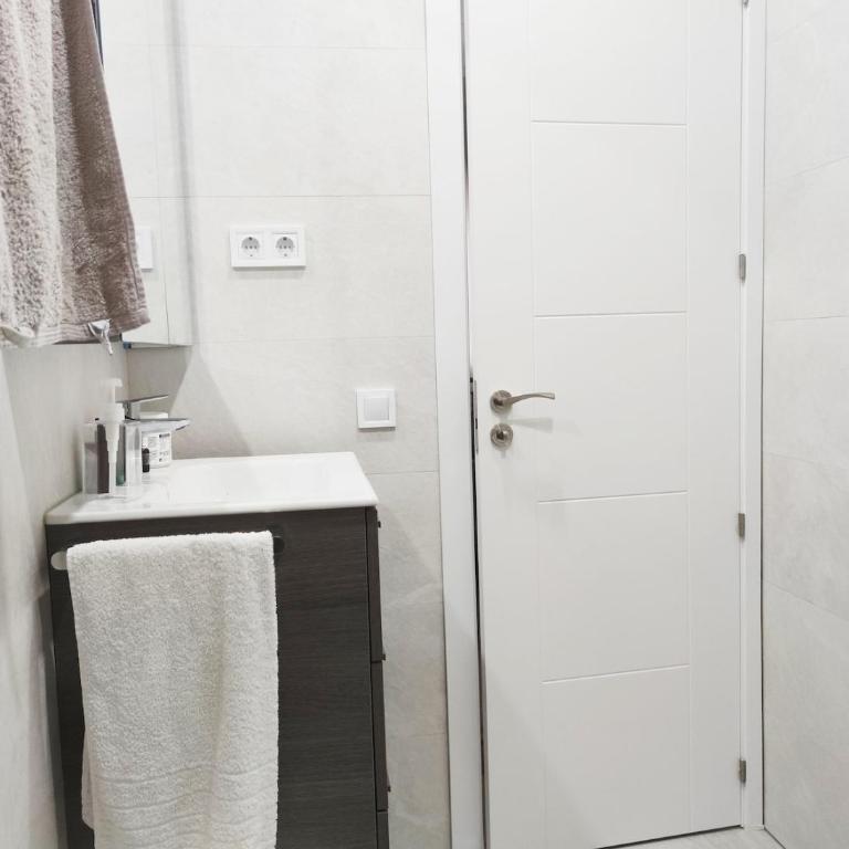 Rastro, Plaza Mayor and Madrid Río - Two-Bedroom Apartment - 11
