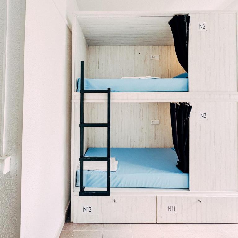 MadVibes Hostel Gran Vía - Bed in 4-Bed Mixed Dormitory Room with Private Bathroom - 2