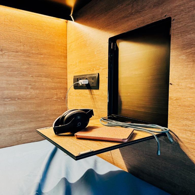 MadVibes Hostel Gran Vía - Bed in 4-Bed Mixed Dormitory Room with Private Bathroom - 4