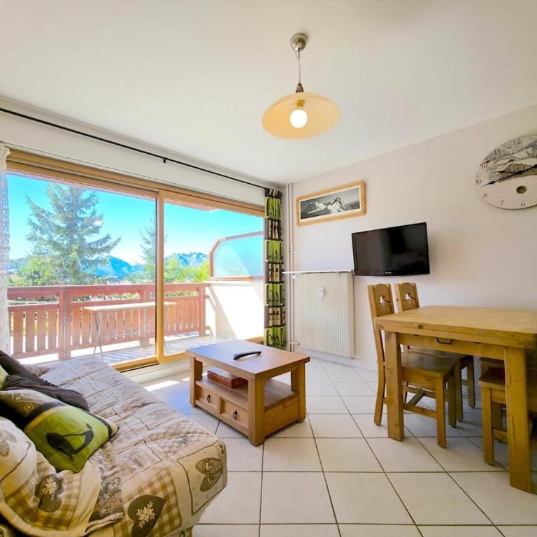 Grand T2 lumineux avec parking - 4 personnes - Appartement 1 Chambre - 4