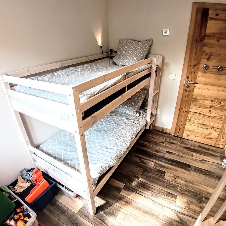 Chez Léon Jacuzzi et sauna - Three-Bedroom Apartment - 20