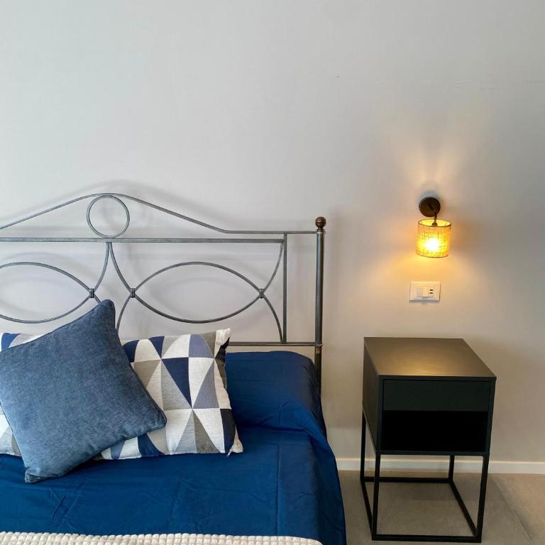 Rolli & Caruggi - One-Bedroom Apartment - 1