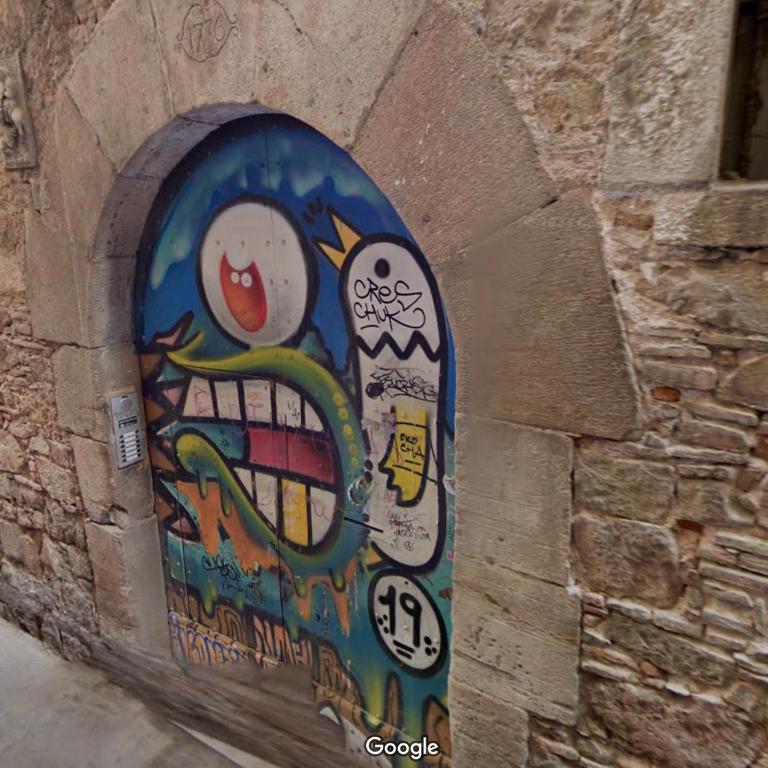 Original duplex in the center of Barcelona - Three-Bedroom Apartment - 2