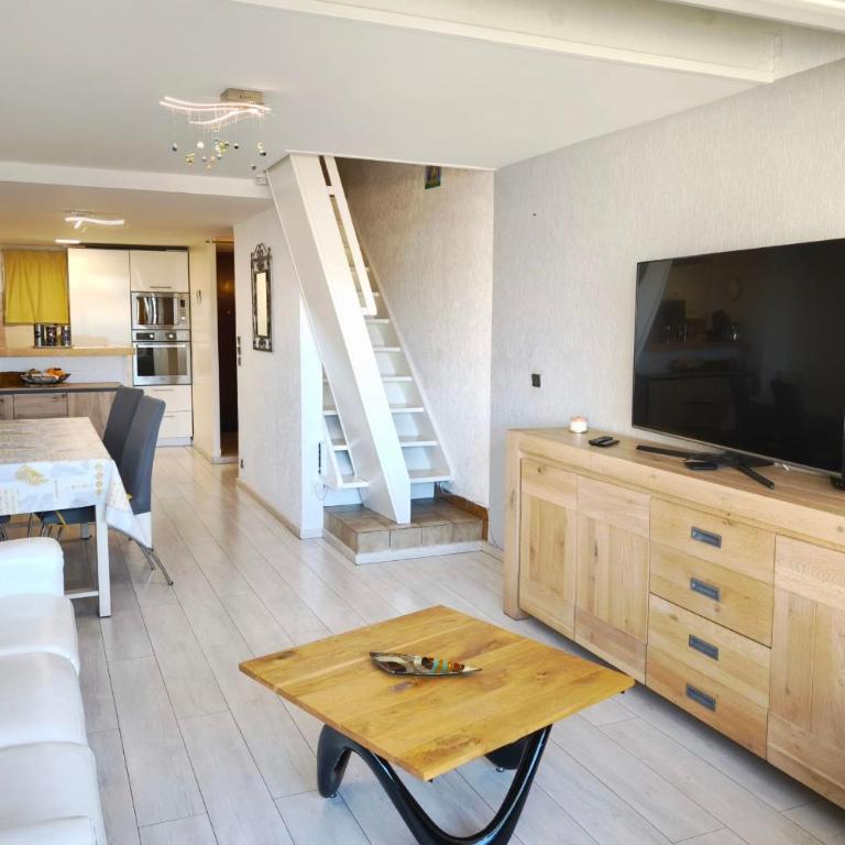 Bright apartment 3 minutes from the beach - Appartement - 2