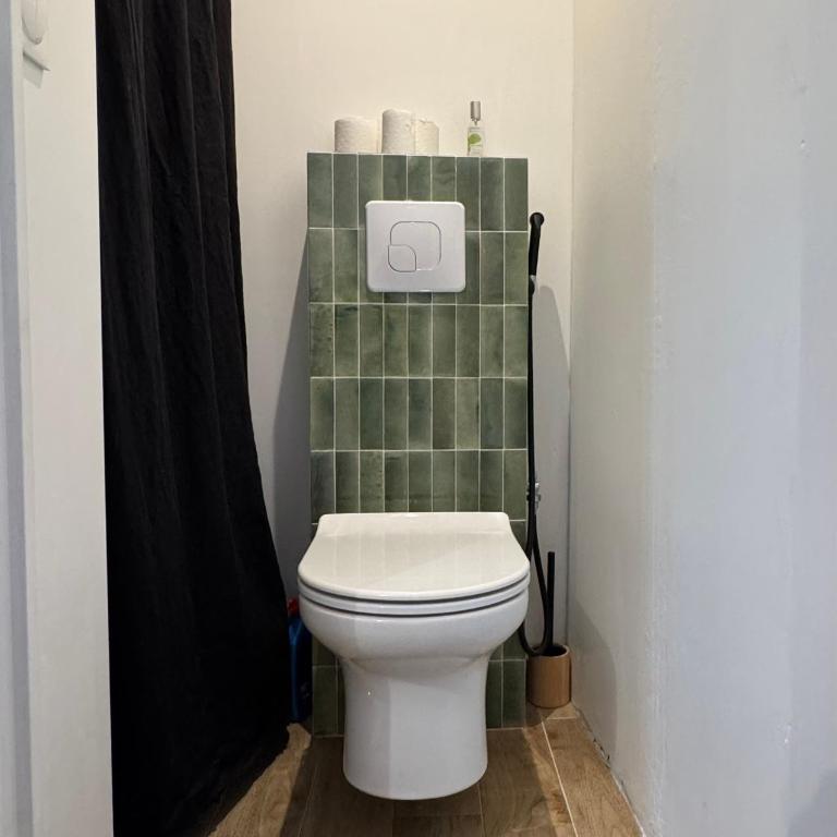 Elevator - Bright 1BR in the heart of hip Paris, Montorgueil - One-Bedroom Apartment - 10