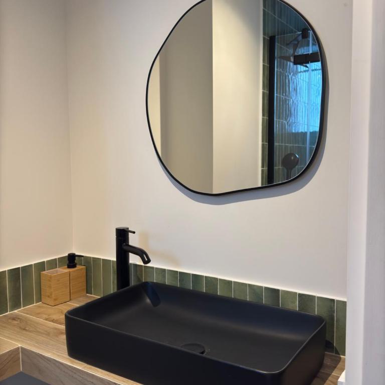 Elevator - Bright 1BR in the heart of hip Paris, Montorgueil - One-Bedroom Apartment - 11