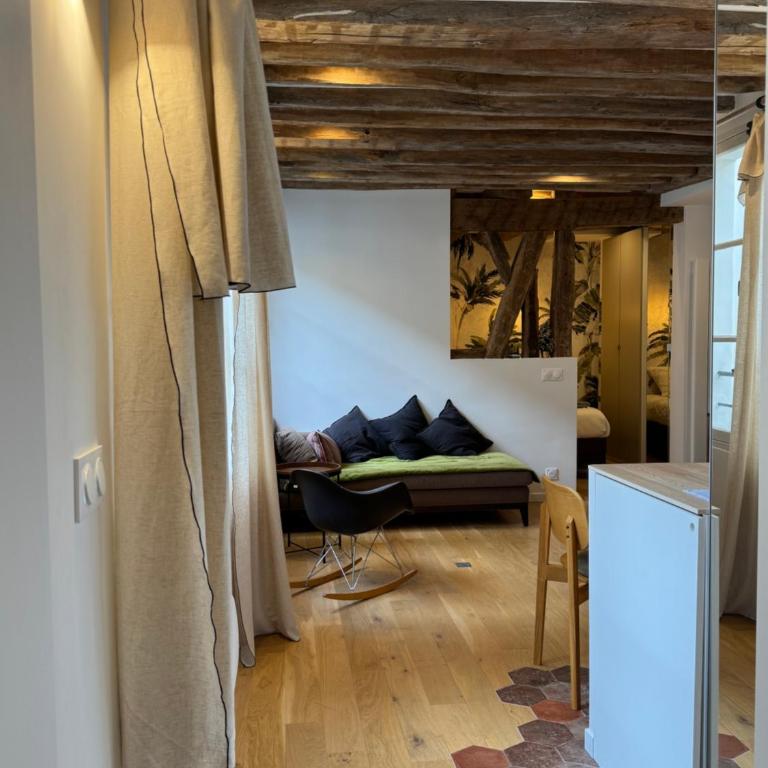 Elevator - Bright 1BR in the heart of hip Paris, Montorgueil - One-Bedroom Apartment - 12