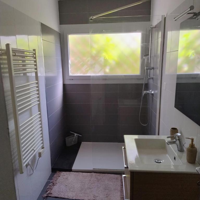 Cocon entre plage et centre ville avec jardinet - One-Bedroom Apartment - 13