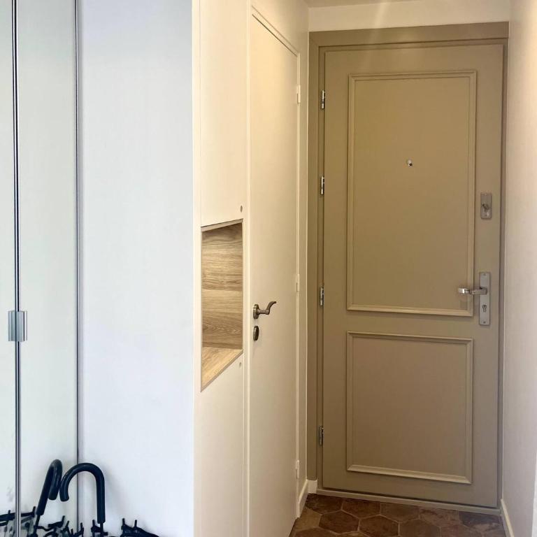 Elevator - Bright 1BR in the heart of hip Paris, Montorgueil - One-Bedroom Apartment - 18