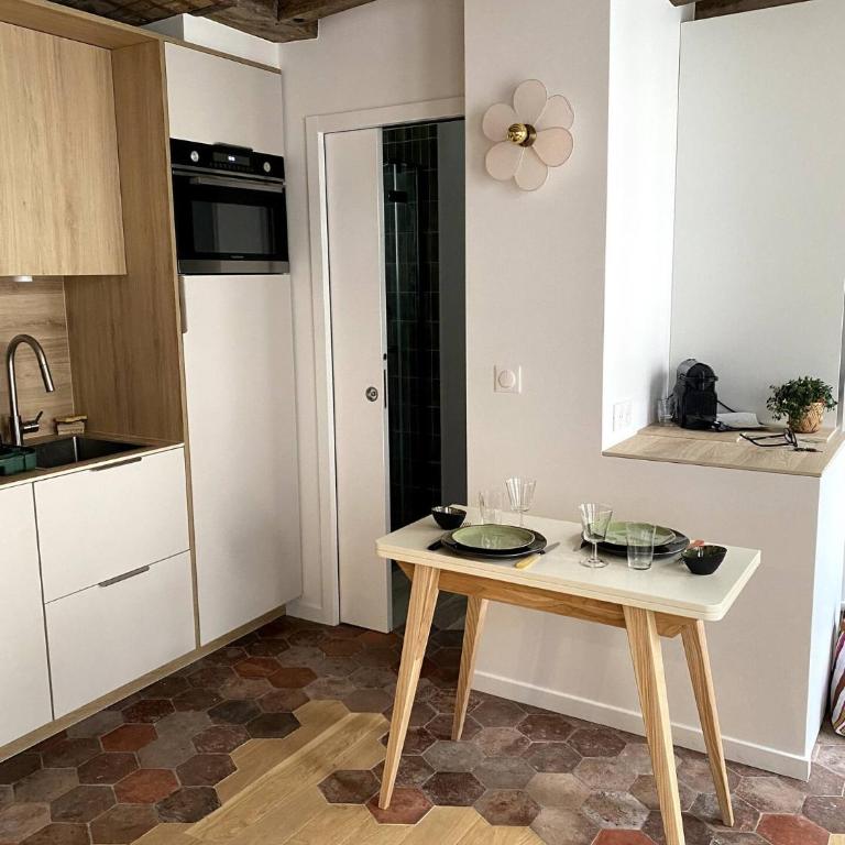 Elevator - Bright 1BR in the heart of hip Paris, Montorgueil - One-Bedroom Apartment - 19