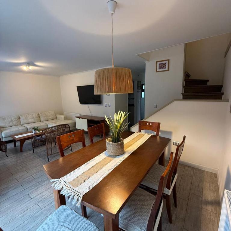 Casa familiar en Pucón cómoda y bien ubicada - Three-Bedroom House - 8