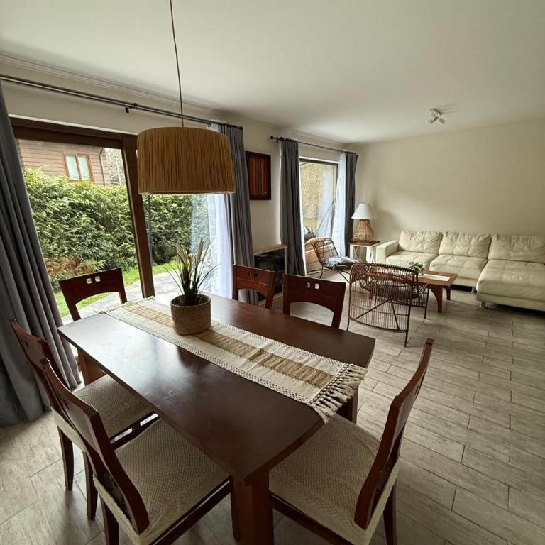 Casa familiar en Pucón cómoda y bien ubicada - Three-Bedroom House - 9