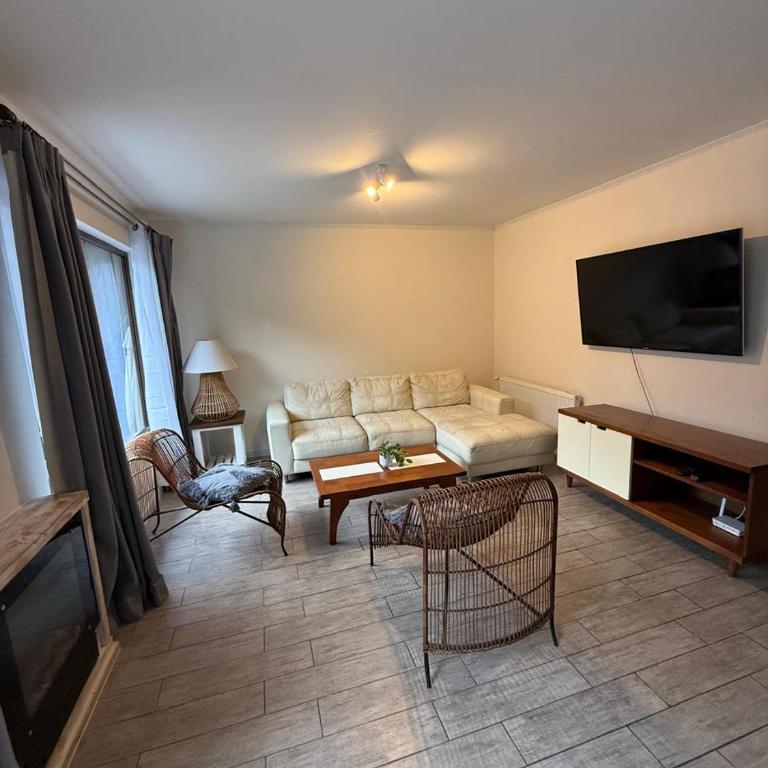 Casa familiar en Pucón cómoda y bien ubicada - Three-Bedroom House - 15