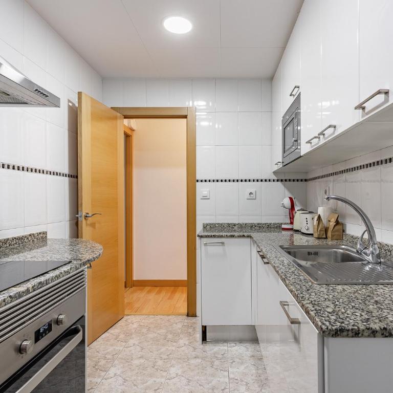 Ola Living Sagrada Familia - Three-Bedroom Apartment - 23