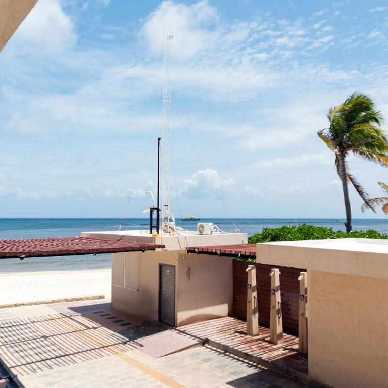 It Beach Condo - Two-Bedroom Apartment with Balcony and Sea View - 8